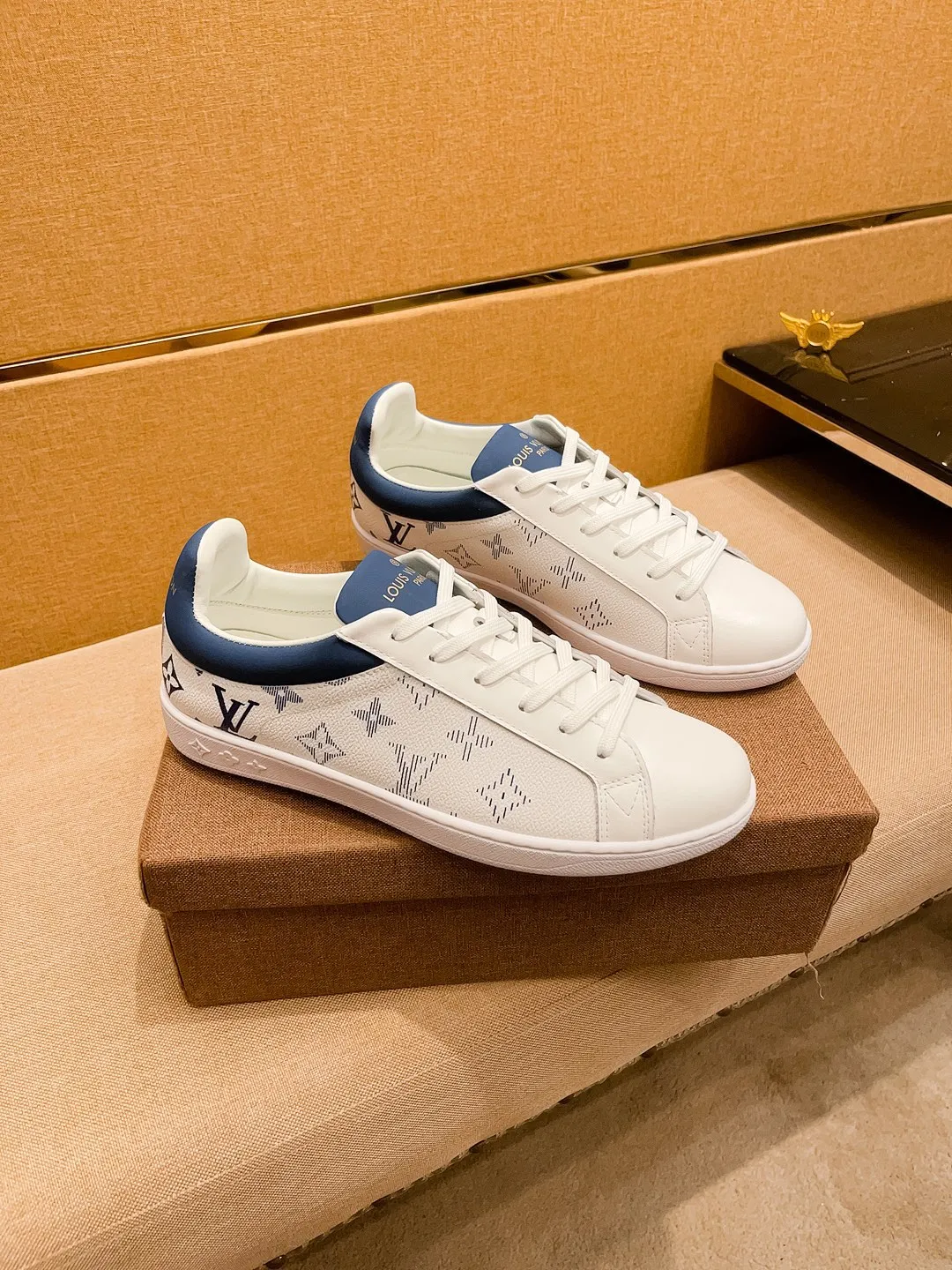 Men's shoes 💰 380💰🔥【LV】🔥 Louis Vuitton, high-end men's shoes brand, official website 1:1 latest masterpiece: the upper is made of Italian imported first-layer cowhide with a comfortable and breathable lining➕original non-slip and wear-resistant outsole🔥, making walking more convenient and comfortable! An exclusive new model, a stunning work, a beautiful 1:1 replica [color] compared to the official quality! Create a fashionable personality to set off your uniqueness! A must-have for trendy men! Classic🔥Size: 38-44 Color: 🔥Multiple colors available🔥